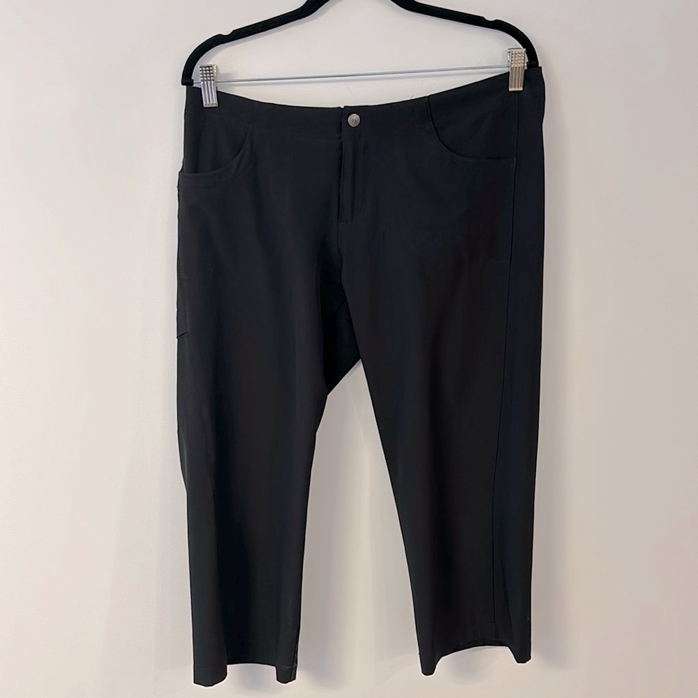 Patagonia black lightweight capris
